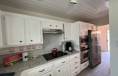 West Arlington House | Spacious 3BD 2.5BA FreeWiFi Parking 3.4 miles to AT&T Stadium, 17 mi to DFW Intl