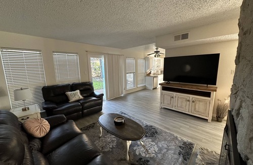West Arlington House | Spacious 3BD 2.5BA FreeWiFi Parking 3.4 miles to AT&T Stadium, 17 mi to DFW Intl