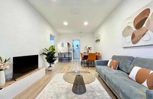 Perchel Norte Apartment | Spacious 3BD Central Málaga with 2BH & AC