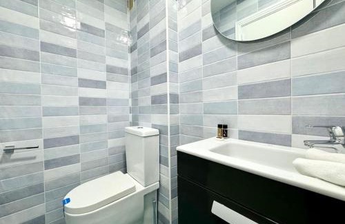 Perchel Norte Apartment | Spacious 3BD Central Málaga with 2BH & AC