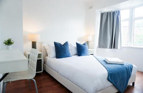 Clayton House | Spacious 3BD Home, Perfect for Contractors, Family and Groups, Coop Live - Etihad Stadium, Free Parking