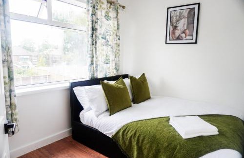 Clayton House | Spacious 3BD Home, Perfect for Contractors, Family and Groups, Coop Live - Etihad Stadium, Free Parking