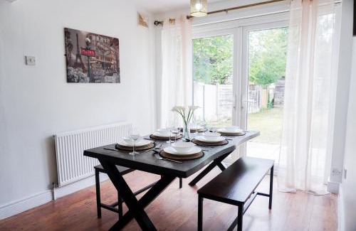 Clayton House | Spacious 3BD Home, Perfect for Contractors, Family and Groups, Coop Live - Etihad Stadium, Free Parking