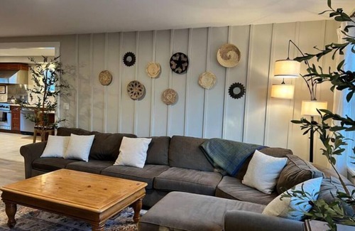 South End House | Spacious 3bdr 2ba - walk to Breweries & Downtown
