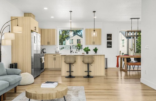 Vancouver House | Spacious 3BDRM Family Estate Near DWTN & PDX