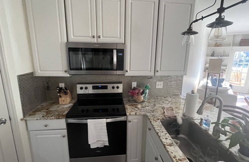 Edgehill Farm Condo | Spacious 3bdrm lake view condo close to EVERYTHING!