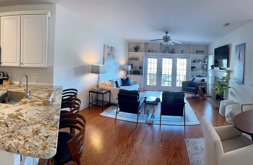 Edgehill Farm Condo | Spacious 3bdrm lake view condo close to EVERYTHING!