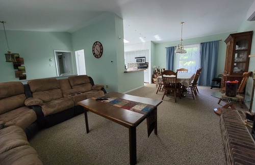 Albrightsville House | Spacious 3Bdrm with Private Pool, Hot Tub, pool table; close to Water& Ski Parks