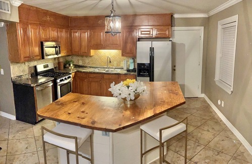 Shreveport House | Spacious 3Bedroom Home Perfect for Families & Remote Work w/views of Cross Lake