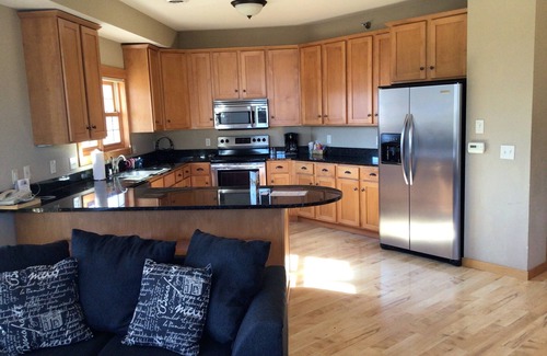 Three Lakes Condo | Spacious 3BR/3BA Lakeview Getaway Sleeps 8 Northernaire Resort – Three Lakes, WI