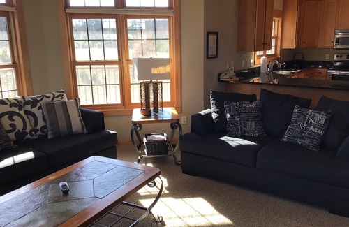 Three Lakes Condo | Spacious 3BR/3BA Lakeview Getaway Sleeps 8 Northernaire Resort – Three Lakes, WI