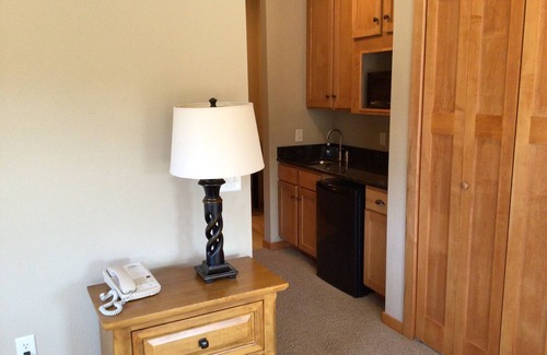 Three Lakes Condo | Spacious 3BR/3BA Lakeview Getaway Sleeps 8 Northernaire Resort – Three Lakes, WI