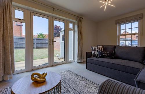 Little Bourton House | Spacious 3BR, 3BA, Parking Wi-Fi Banbury