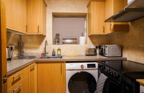 Chase Apartment | Spacious 3BR Apartment in Enfield, North London