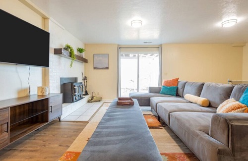 Bountiful Condo | Spacious 3BR Basement Apt | Airport, Work, Ski