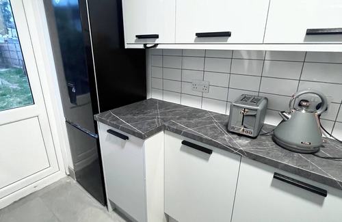 Cannon Hill House | Spacious 3BR Duplex near Wimbledon with free parking & Garden