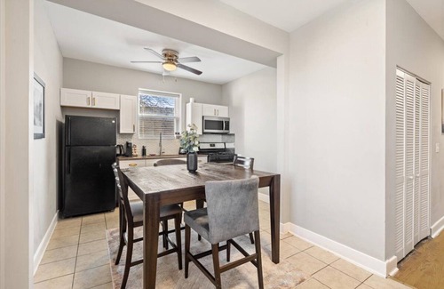 Washington Park Condo | Spacious 3BR Family Stay w/Central Air & Patio; Near Lakefront and UChicago