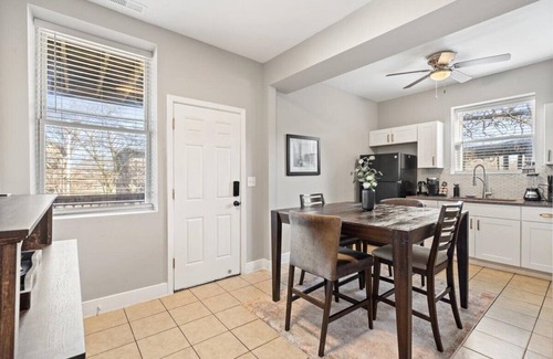 Washington Park Condo | Spacious 3BR Family Stay w/Central Air & Patio; Near Lakefront and UChicago