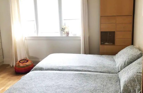Saint Clair West Village House | Spacious 3BR Hm - Midtown Gem - Ideal for Families - Steps 2 Everything
