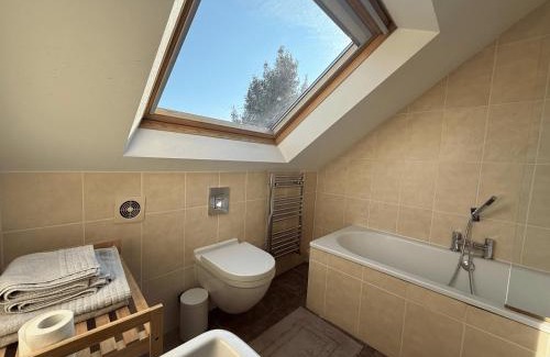 Hillside Apartment | Spacious 3BR Home in Heart of Wimbledon
