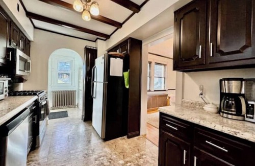 Mount Lebanon House | Spacious 3BR Home w/Movie Theater!nn