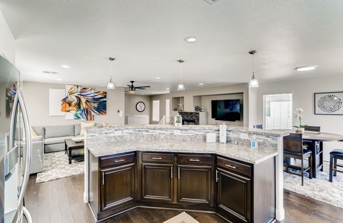 Henderson House | Spacious 3brd house with a pool mins from the strip & close to the Raider's HQ