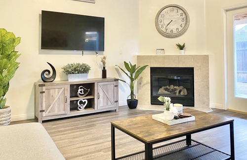 Rosedale House | Spacious 4 BD Home In Bakersfield/Super Comfy Beds