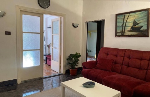 Qasr an-Nil Apartment | Spacious 4-bedroom apartment in wonderful Cairo with WiFi, AC