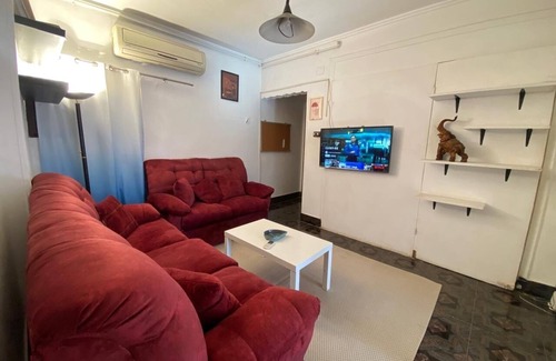 Qasr an-Nil Apartment | Spacious 4-bedroom apartment in wonderful Cairo with WiFi, AC