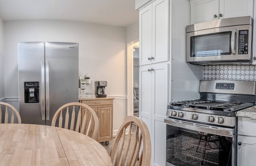 Frankfort House | Spacious 4 bed 1.5 bath home directly across Buffalo Trace Distillery.