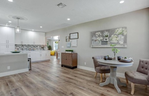 Lake Park House | Spacious 4 bed, 3 baths in highly desirable Lake Park.