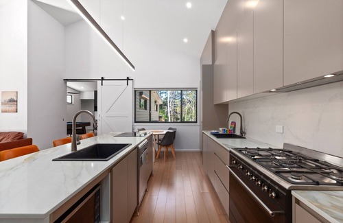 Wentworth Falls House | Spacious 4-Bed House in Scenic Wentworth Falls
