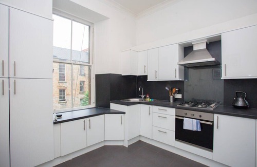 Glasgow Westend Condo | Spacious, 4 Bed Flat Overlooking Park in West End