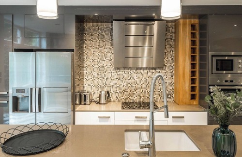 West Hill Apartment | Spacious 4-Bed London Home near Wimbledon Village