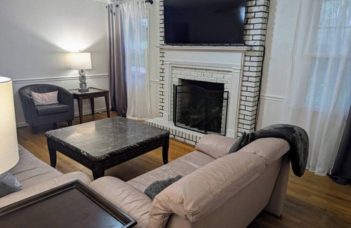 Columbia House | Spacious 4-bed home with king suites, near Riverbanks Zoo and downtown Columbia.