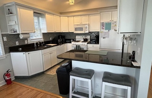 Point Pleasant - Toms River House | Spacious 4 bedroom 31/2 bath in Barnegat Light