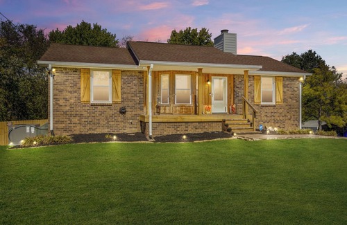 Hendersonville House | Spacious 4-bedroom house in gorgeous Hendersonville with AC, WiFi