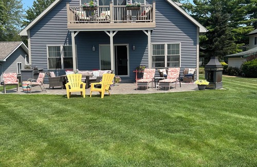 Prudenville House | Spacious 4-bedroom lakefront house on Houghton Lake with beach and tiki bar