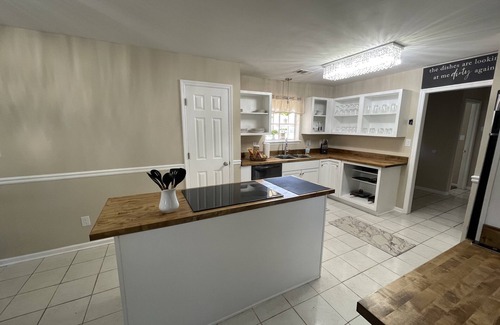 Warner Robins House | Spacious 4 Bedroom home that sleeps up to 8 guest