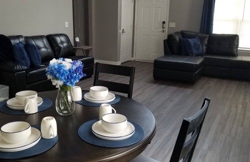 La Vergne House | Spacious 4-bedroom 2- bath home 25 min from downtown Nashville & Titans Stadium.