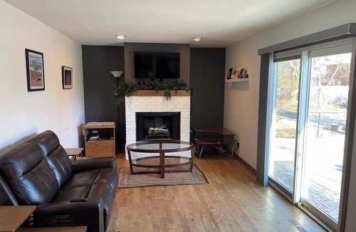 Oshkosh House | Spacious 4-bedroom 3 Bath house, close to EAA