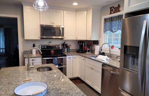 Luray House | Spacious 4 bedroom, 3 bath home with hot tub and mountain views.