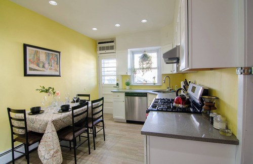 Weehawken Apartment | Spacious 4-bedroom apartment