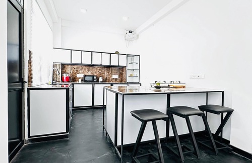 Maharagama Apartment | Spacious 4-bedroom apartment with AC and WiFi in beautiful Nugegoda