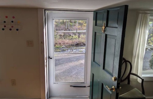 Guilford Apartment | Spacious 4-bedroom apartment in awesome Guilford with AC