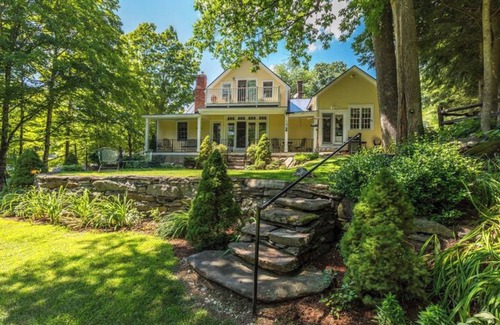 Guilford Apartment | Spacious 4-bedroom apartment in awesome Guilford with AC