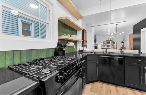 Downtown Buffalo Apartment | Spacious 4-bedroom apartment in charming Buffalo with Full kitchen