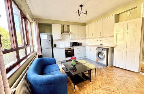 King's Cross Apartment | Spacious 4-bedroom Apartment 3 Mins Walk from King's Cross St. Pancras London