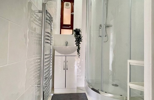King's Cross Apartment | Spacious 4-bedroom Apartment 3 Mins Walk from King's Cross St. Pancras London