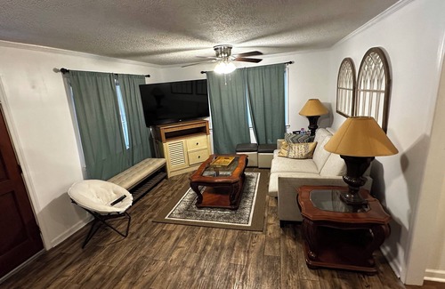 Conway Apartment | Spacious 4-bedroom apartment with WiFi, AC in charming Conway